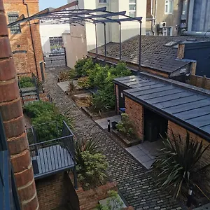 Axiom - Beautiful Stylish 2 Bed. Cheltenham