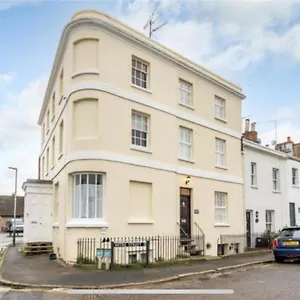 Unique & Stylish Town House, Cheltenham