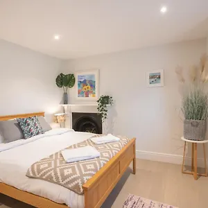 Spacious 1br Victorian Flat In Cotswolds - Free Parking Cheltenham