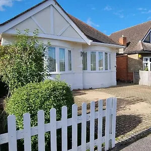 Cosy Bournemouth Ferndown